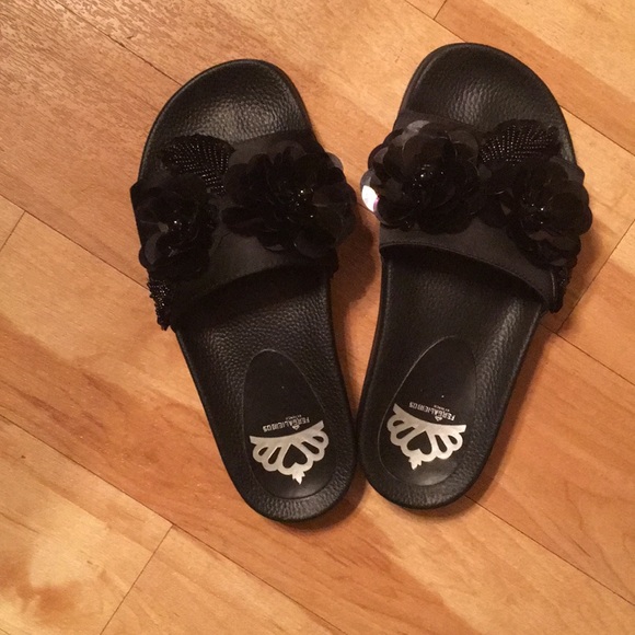 Sandals - Picture 1 of 4